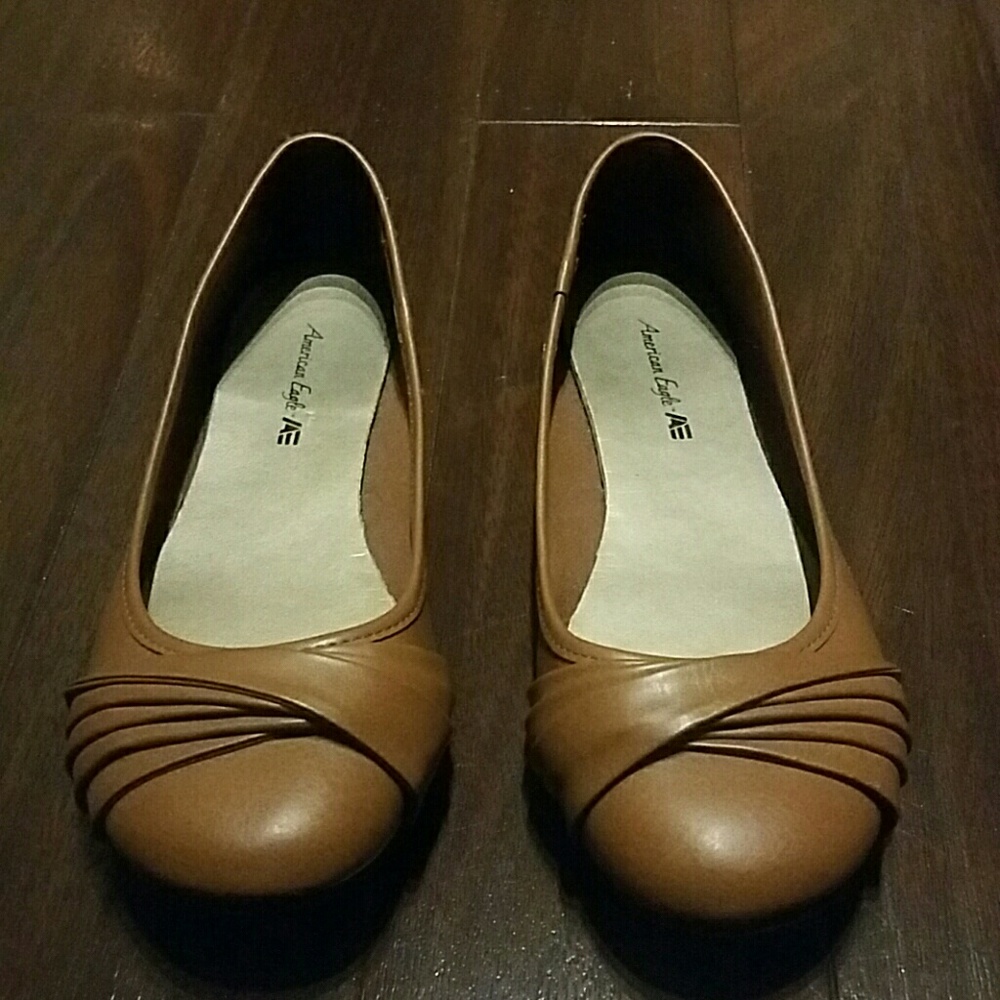 American Eagle 6.5 Brown Flat